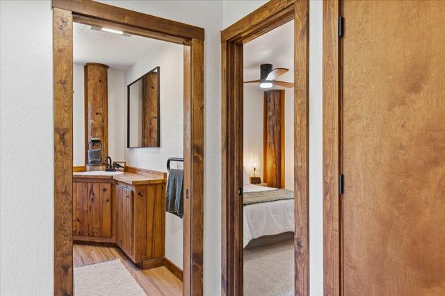 17500 Winding Oaks Rd, Grass Valley, CA 95949