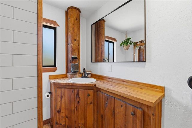 17500 Winding Oaks Rd, Grass Valley, CA 95949