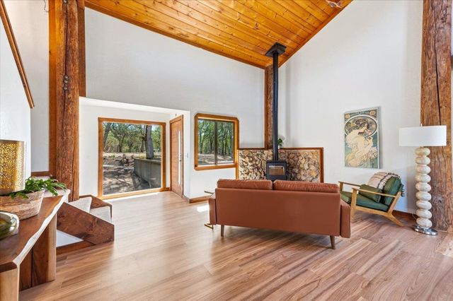 17500 Winding Oaks Rd, Grass Valley, CA 95949