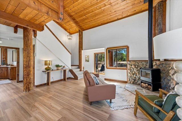 17500 Winding Oaks Rd, Grass Valley, CA 95949