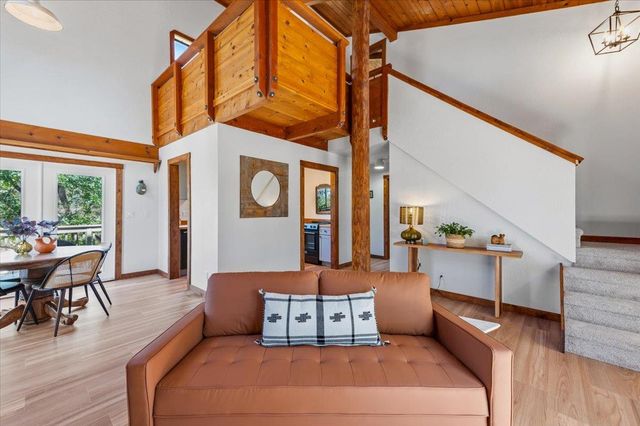 17500 Winding Oaks Rd, Grass Valley, CA 95949