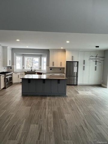 6833 John R Road, Troy, MI 48085