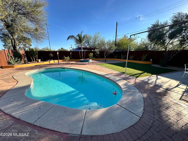 5836 E Lee Street, Tucson, AZ 85712