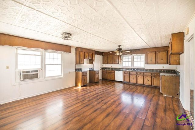 100 Glenwood Avenue 701 S. Houston Lake Road, Warner Robins, GA 31088