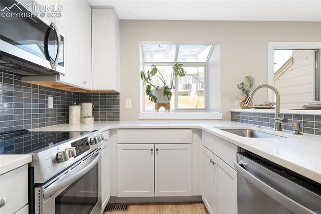 6829 Mountain Top Lane, Colorado Springs, CO 80919