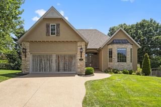 966 South Carriage Avenue, Springfield, MO 65809