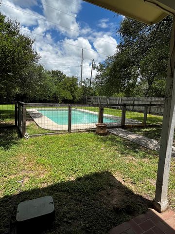 1903 Lime Rock DR, Round Rock, TX 78681