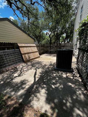1903 Lime Rock DR, Round Rock, TX 78681