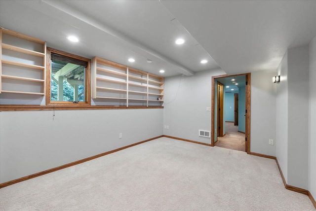 2700 Wyngate WAY, Waukesha, WI 53189