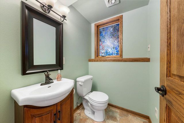 2700 Wyngate WAY, Waukesha, WI 53189