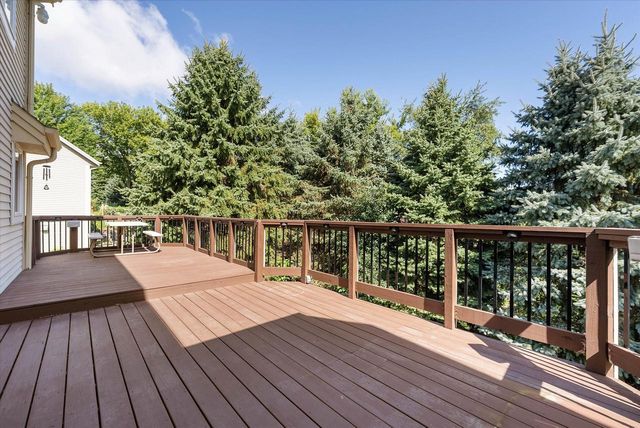 2700 Wyngate WAY, Waukesha, WI 53189