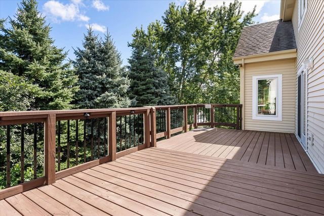 2700 Wyngate WAY, Waukesha, WI 53189