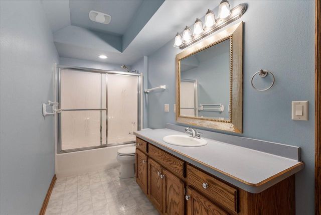 2700 Wyngate WAY, Waukesha, WI 53189