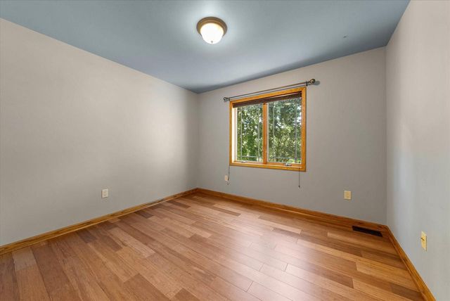 2700 Wyngate WAY, Waukesha, WI 53189