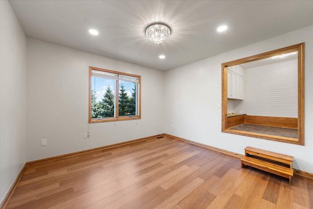 2700 Wyngate WAY, Waukesha, WI 53189