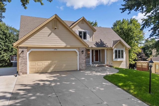 2700 Wyngate WAY, Waukesha, WI 53189