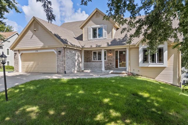 2700 Wyngate WAY, Waukesha, WI 53189
