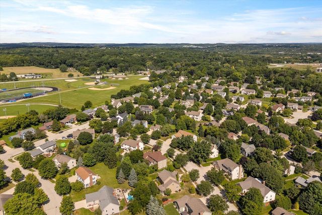 2700 Wyngate WAY, Waukesha, WI 53189