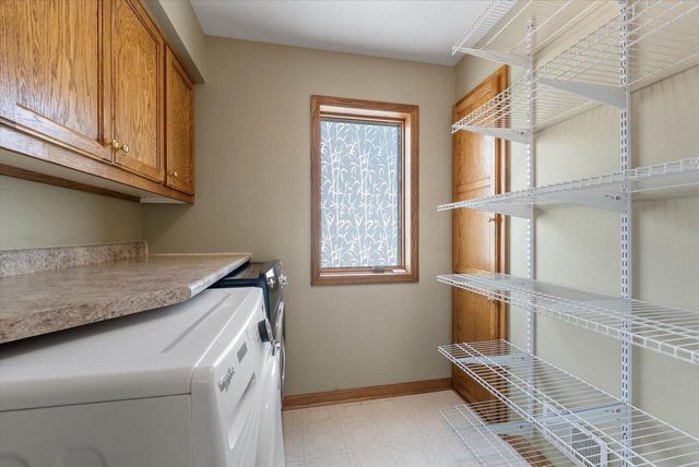 2700 Wyngate WAY, Waukesha, WI 53189