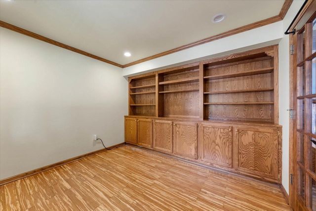 2700 Wyngate WAY, Waukesha, WI 53189