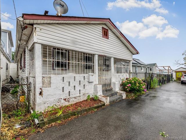 901 Harding Park, Bronx, NY 10473