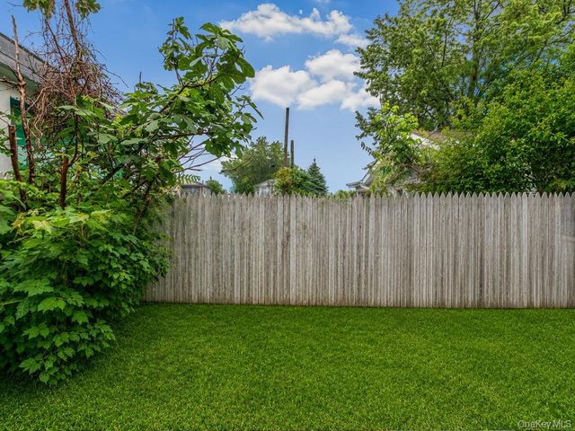 901 Harding Park, Bronx, NY 10473