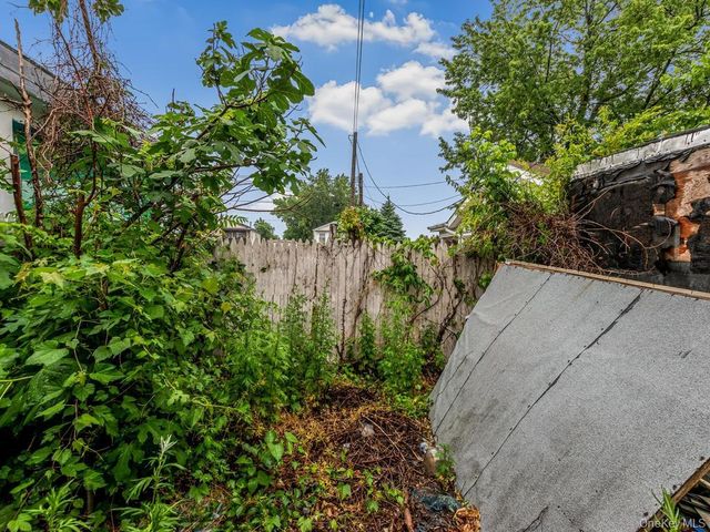 901 Harding Park, Bronx, NY 10473
