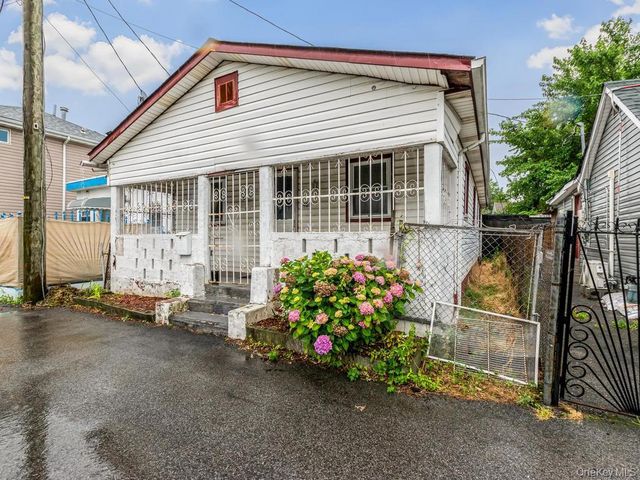 901 Harding Park, Bronx, NY 10473
