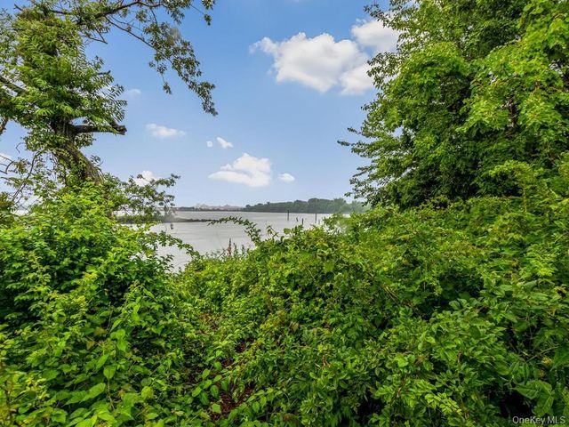 901 Harding Park, Bronx, NY 10473
