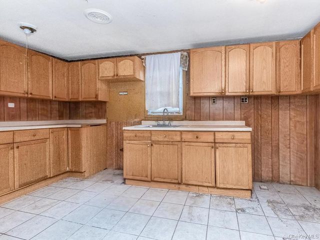 901 Harding Park, Bronx, NY 10473