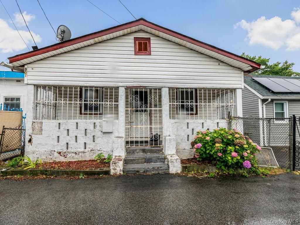 901 Harding Park, Bronx, NY 10473