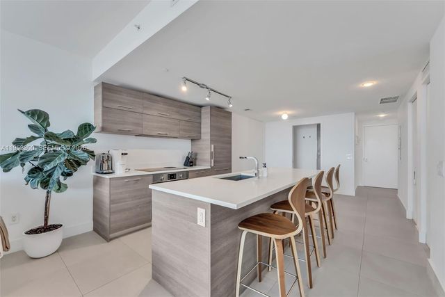 650 NE 32 St 2703, Miami, FL 33137