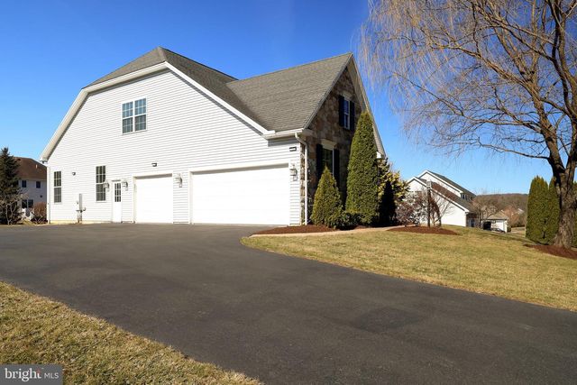 1272 BARNSTABLE LN, State College, PA 16803