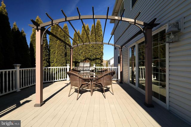 1272 BARNSTABLE LN, State College, PA 16803