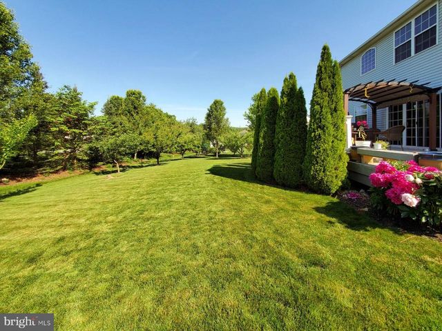 1272 BARNSTABLE LN, State College, PA 16803