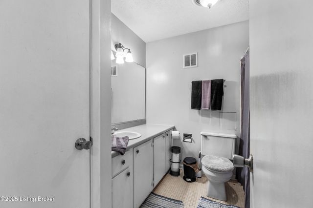 1935 Gardiner Ln APT B27, Louisville, KY 40205