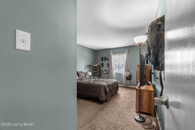 1935 Gardiner Ln APT B27, Louisville, KY 40205