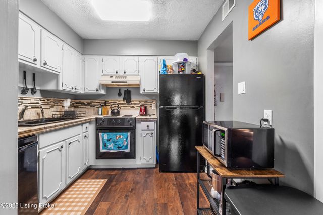 1935 Gardiner Ln APT B27, Louisville, KY 40205