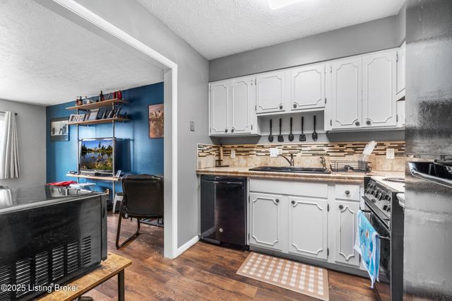 1935 Gardiner Ln APT B27, Louisville, KY 40205