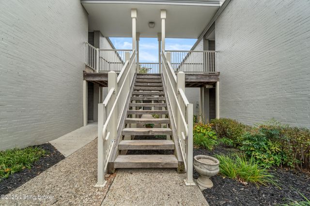 1935 Gardiner Ln APT B27, Louisville, KY 40205