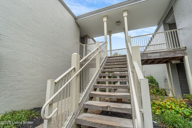 1935 Gardiner Ln APT B27, Louisville, KY 40205