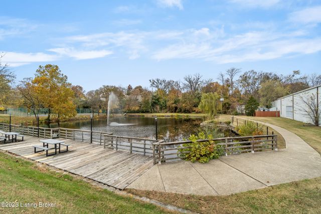 1935 Gardiner Ln APT B27, Louisville, KY 40205