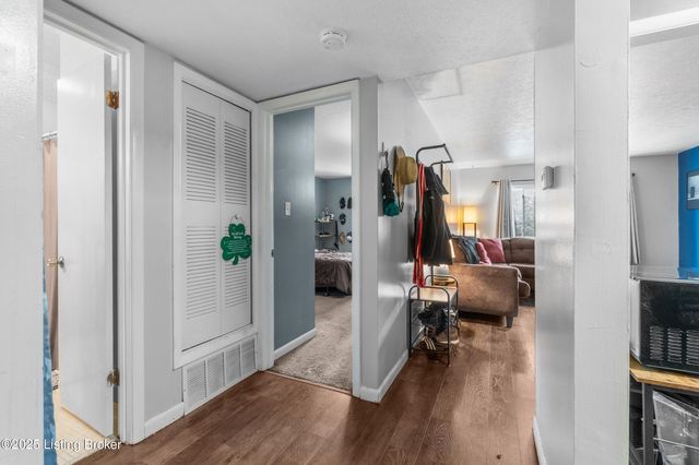 1935 Gardiner Ln APT B27, Louisville, KY 40205