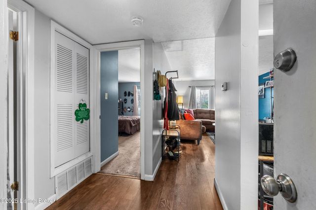 1935 Gardiner Ln APT B27, Louisville, KY 40205