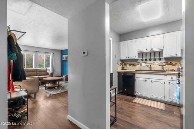 1935 Gardiner Ln APT B27, Louisville, KY 40205