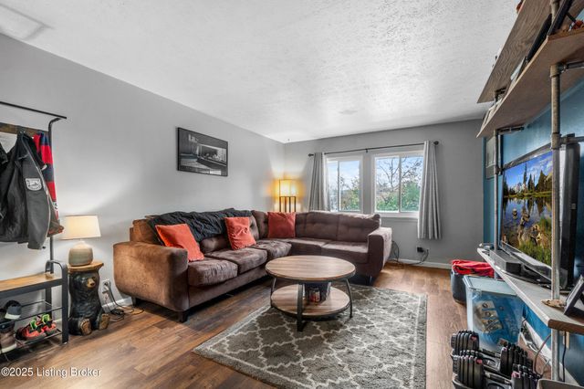 1935 Gardiner Ln APT B27, Louisville, KY 40205