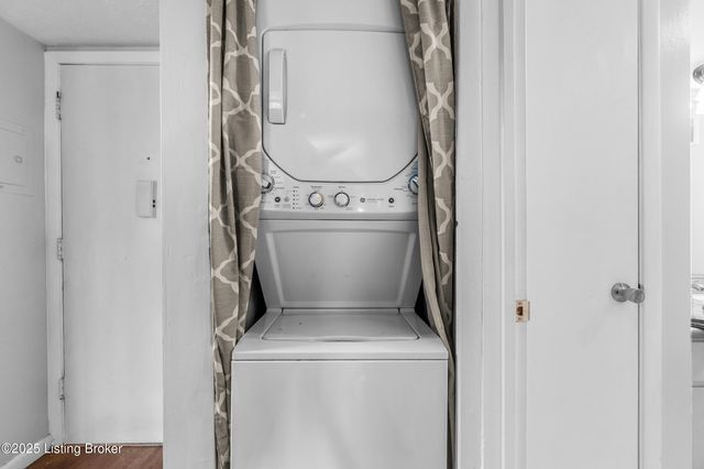 1935 Gardiner Ln APT B27, Louisville, KY 40205