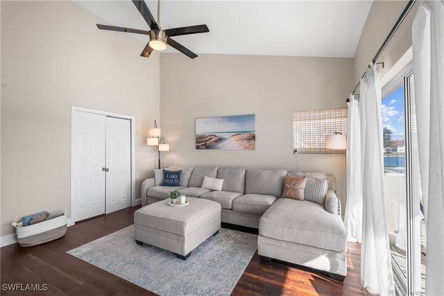 541 Windsor SQ, Naples, FL 34104