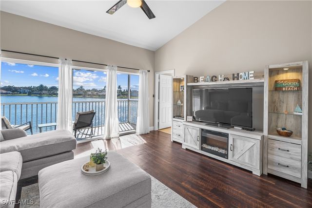 541 Windsor SQ, Naples, FL 34104