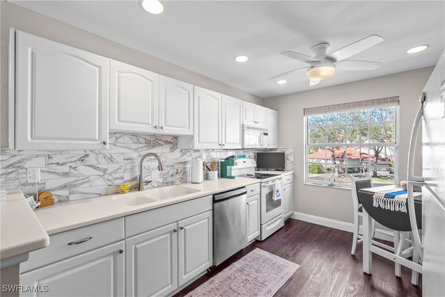 541 Windsor SQ, Naples, FL 34104